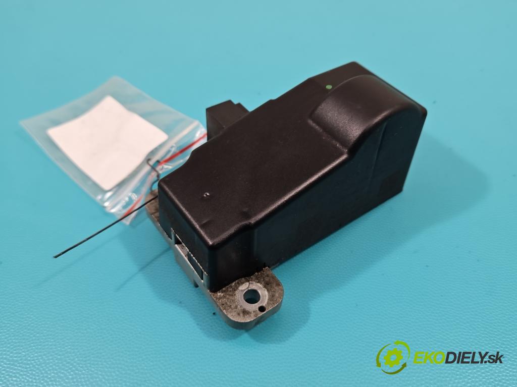 Vw Passat B7 2010-2014 1.4 TSI 150 HP automatic 110 kW 1390 cm3 5- Blokáda: řízení: 3C0905861J (Ostatné)