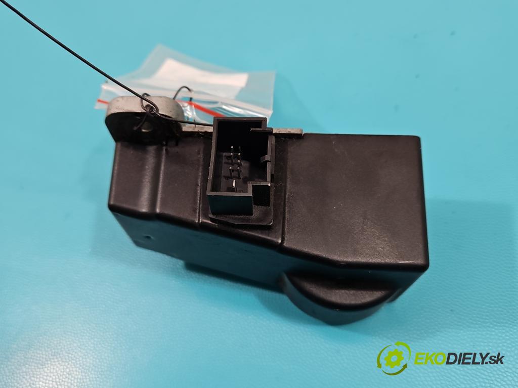 Vw Passat B7 2010-2014 1.4 TSI 150 HP automatic 110 kW 1390 cm3 5- Blokáda: řízení: 3C0905861J (Ostatné)