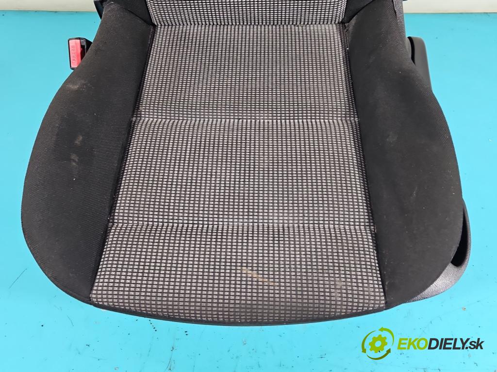 Peugeot 307 1.6 16V 109 HP manual 80 kW 1587 cm3 5- Sedačka ľavý  (Sedačky, sedadlá)