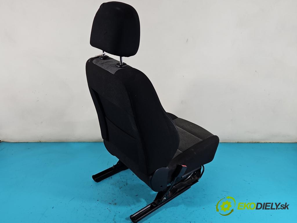 Peugeot 307 1.6 16V 109 HP manual 80 kW 1587 cm3 5- Sedačka ľavý  (Sedačky, sedadlá)