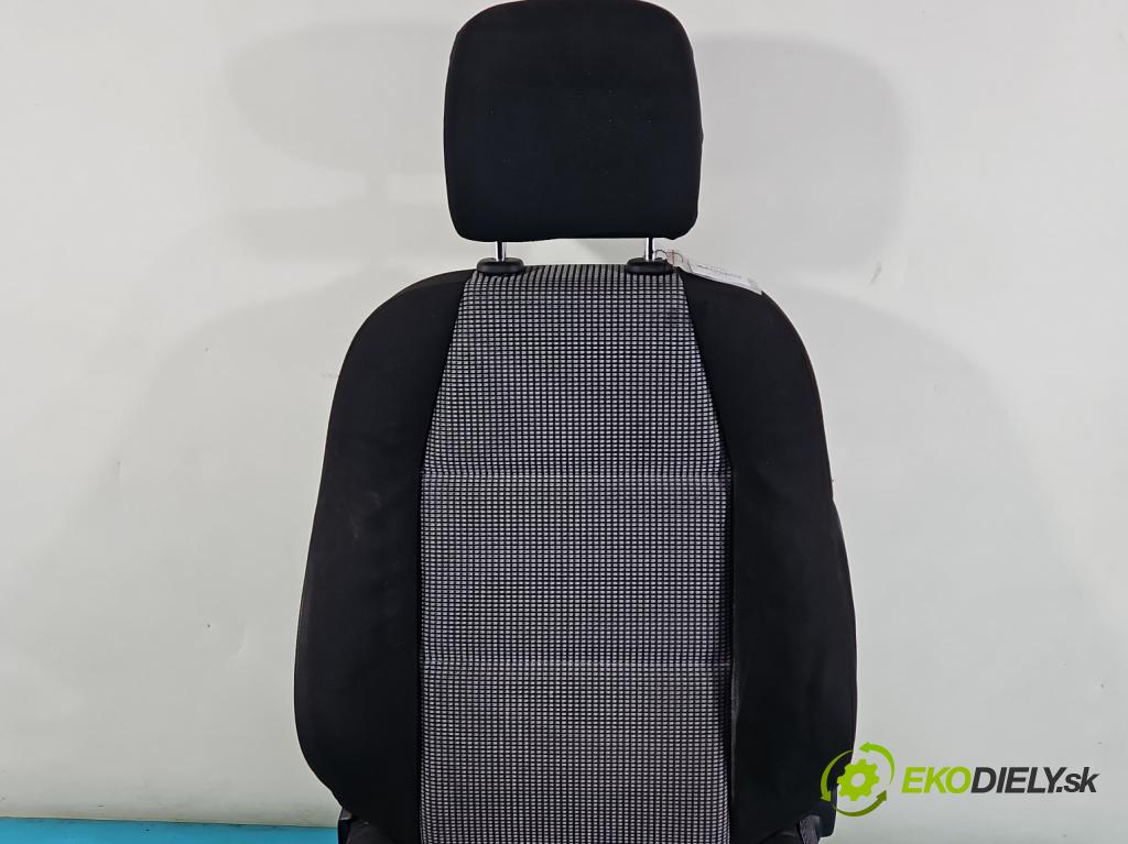 Peugeot 307 1.6 16V 109 HP manual 80 kW 1587 cm3 5- Sedačka ľavý  (Sedačky, sedadlá)