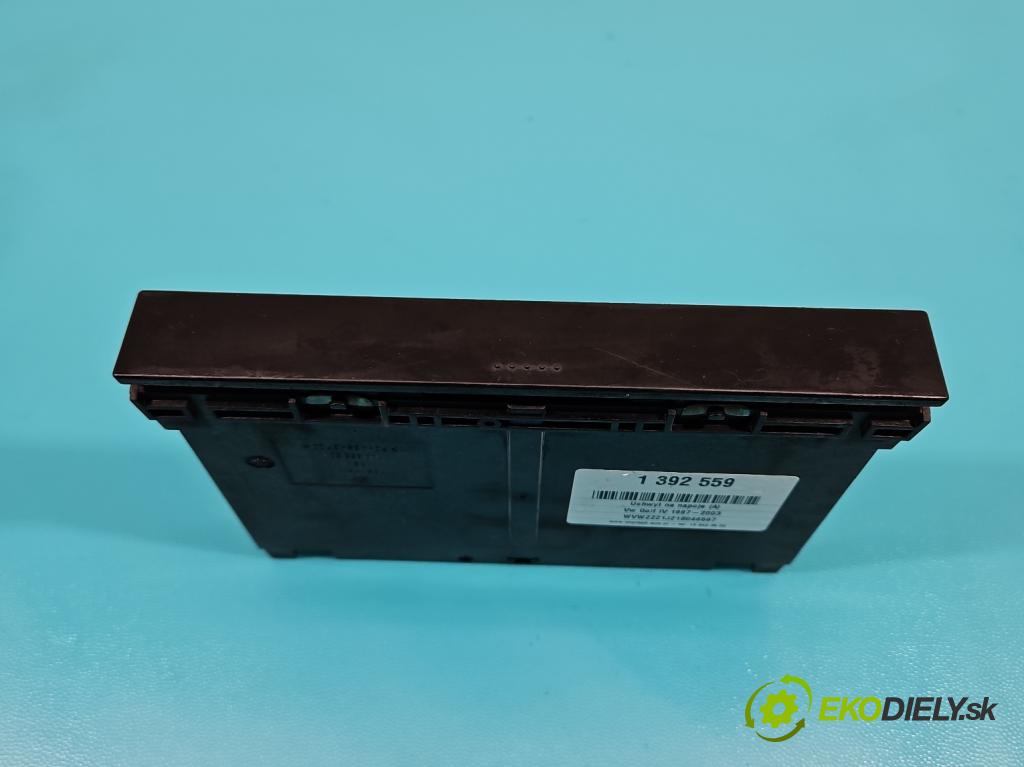 Vw Golf IV 1997-2003 1.6 SR 101 HP manual 74 kW 1595 cm3 5- Rukojeť: na nápoje: 1J0858601 (Úchyty, držiaky na nápoje)