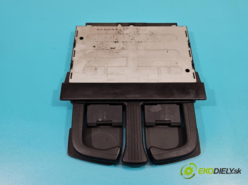 Vw Golf IV 1997-2003 1.6 SR 101 HP manual 74 kW 1595 cm3 5- Rukojeť: na nápoje: 1J0858601 (Úchyty, držiaky na nápoje)