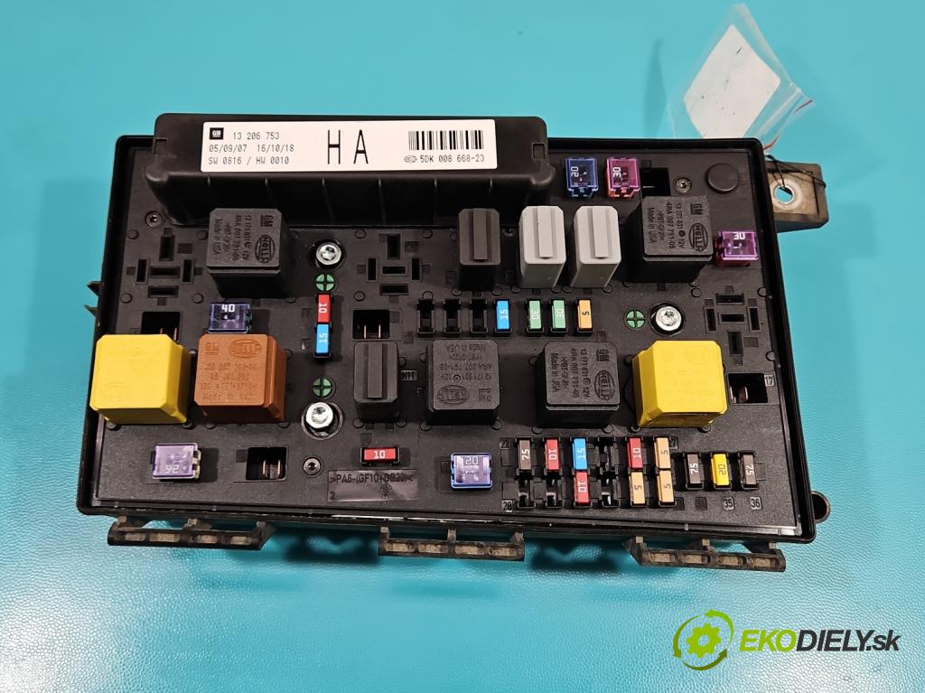 Opel Astra III 2004-2014 1.6 16V 105 hp manual 77 kW 1598 cm3 5- skříňka pojistková 13206753 (Pojistkové skříňky)