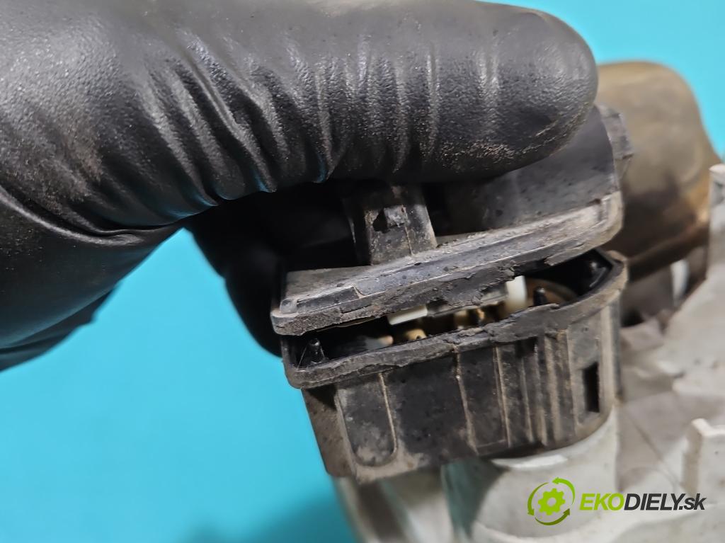 Fiat Seicento 1.1 54 HP manual 40 kW 1108 cm3 3- Reflektor: pravý  (Pravé)