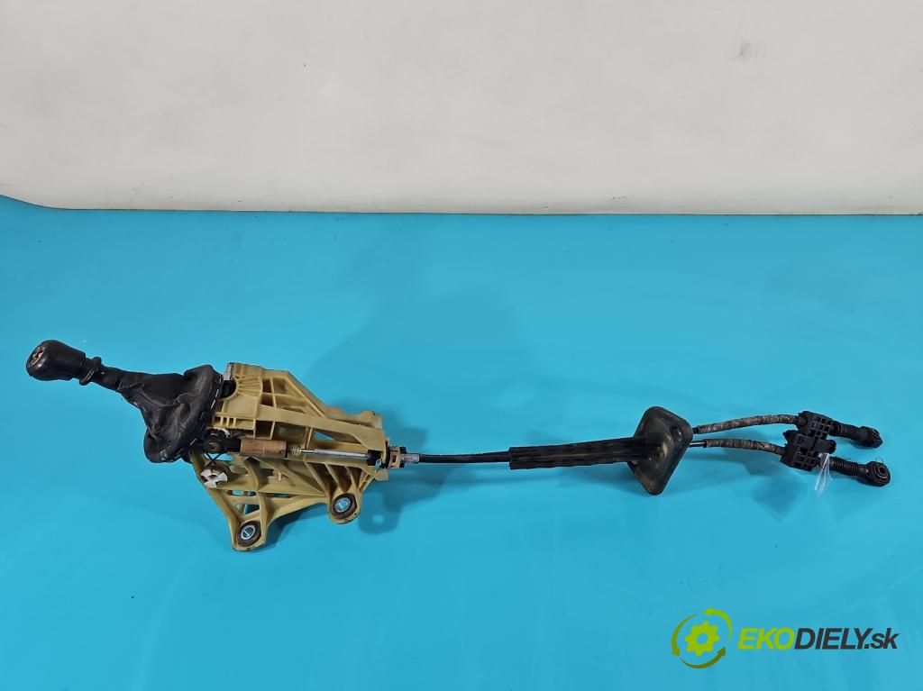 Vw Transporter T5 2003-2015 1.9 tdi 102 HP manual 75 kW 1896 cm3 5- Páka: Změny: stupeň,rýchlosť 7H0711116 (Rýchlostné páky / kulisy)