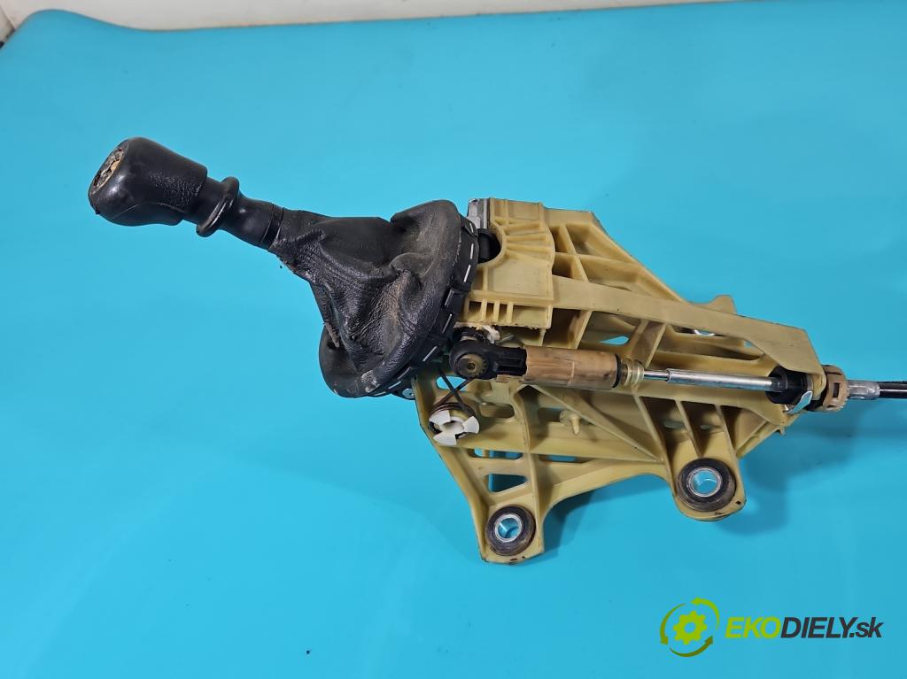 Vw Transporter T5 2003-2015 1.9 tdi 102 HP manual 75 kW 1896 cm3 5- Páka: Změny: stupeň,rýchlosť 7H0711116 (Rýchlostné páky / kulisy)