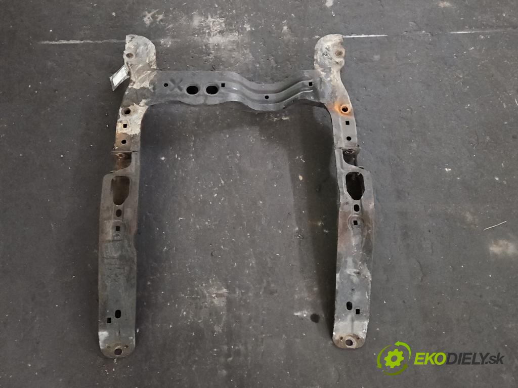 Opel Vectra A 1988-1995 2.0 8V 116 HP automatic 85 kW 1998 cm3 4- výstuha motora