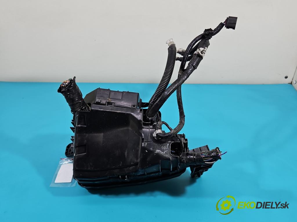 Mazda CX-5 2012-2017 2.2d 175 hp manual 129 kW 2191 cm3 5- skříňka pojistková KD45-66767 (Pojistkové skříňky)