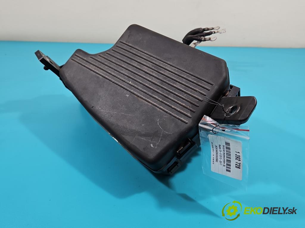 Mazda CX-5 2012-2017 2.2d 175 hp manual 129 kW 2191 cm3 5- skříňka pojistková KD45-66767 (Pojistkové skříňky)