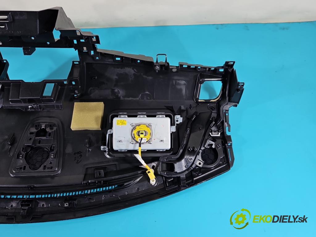Mazda CX-5 2012-2017 2.2d 175 HP manual 129 kW 2191 cm3 5- kokpit,pristrojová doska rozdeľovacia