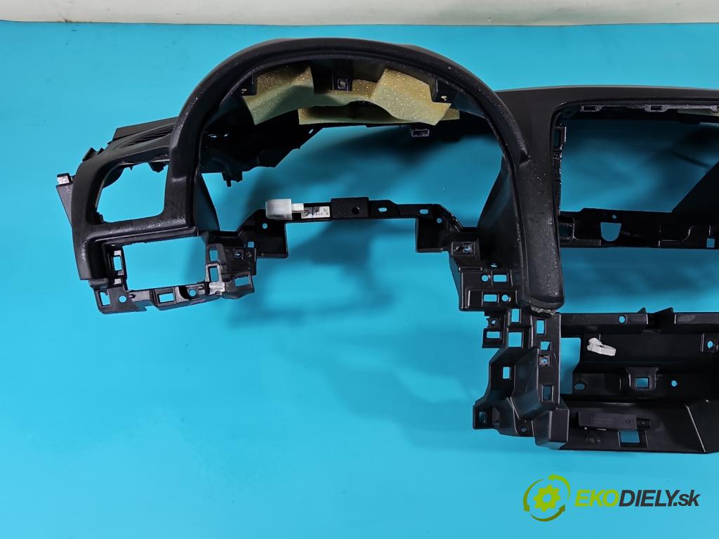 Mazda CX-5 2012-2017 2.2d 175 HP manual 129 kW 2191 cm3 5- kokpit,pristrojová doska rozdeľovacia