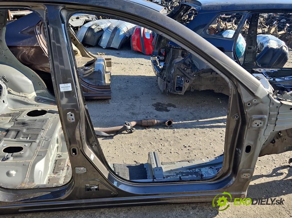 Mazda CX-5 I 2012-2017 2.2d 175 hp manual 129 kW 2191 cm3 5- práh pravý  (Ostatní)