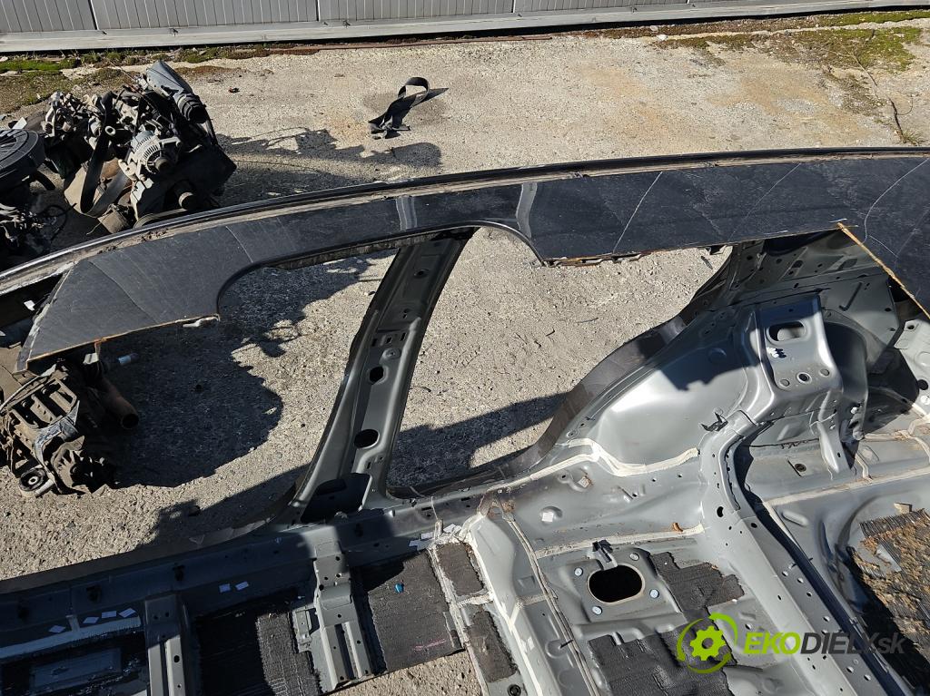 Mazda CX-5 I 2012-2017 2.2d 175 hp manual 129 kW 2191 cm3 5- práh pravý  (Ostatní)