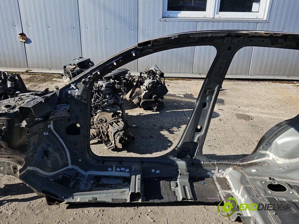 Mazda CX-5 I 2012-2017 2.2d 175 hp manual 129 kW 2191 cm3 5- práh pravý  (Ostatní)