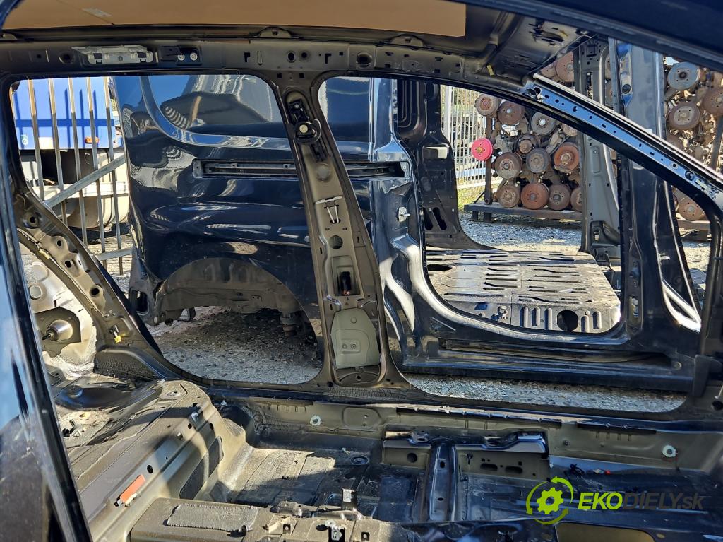 Vw Passat B8 2014 - 2.0 tdi 150 hp automatic 110 kW 1968 cm3 5- práh levý  (Ostatní)