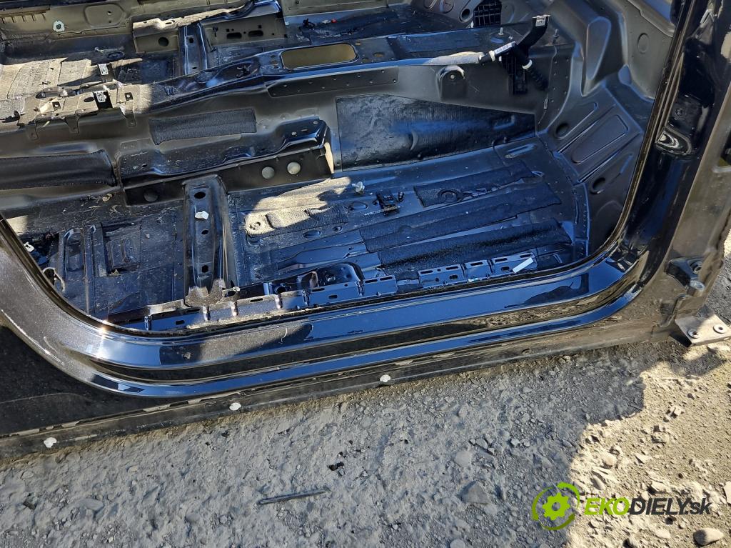 Vw Passat B8 2014 - 2.0 tdi 150 hp automatic 110 kW 1968 cm3 5- práh pravý  (Ostatní)