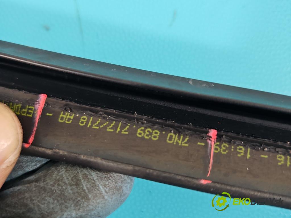 Seat Alhambra II 2010-2020 2.0 tdi 177 hp automatic 130 kW 1968 cm3 5- Těsnění: dveře zadní pravé 7N0839717/718 AA (Ostatní)