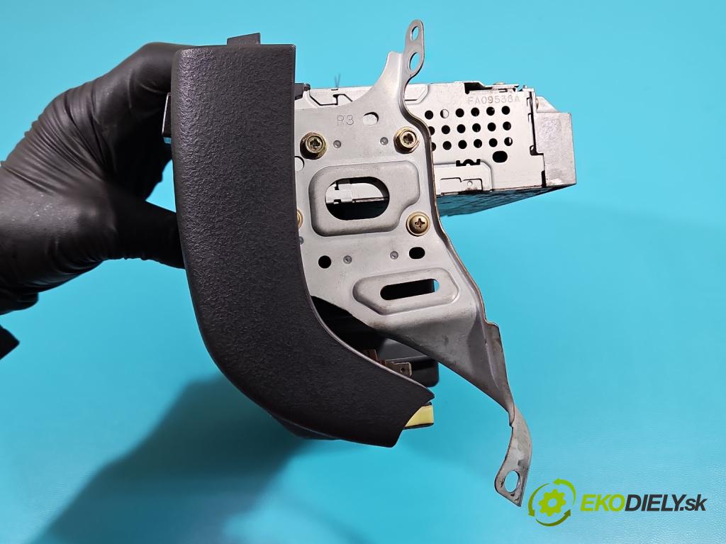 Toyota Yaris I 1999-2005 1.3 vvti 87 HP manual 64 kW 1298 cm3 5- Radio originál 86120-52030