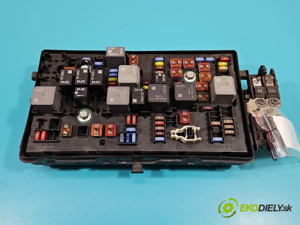 Opel Insignia A 2008-2017 2.0 cdti 160 hp manual 118 kW 1956 cm3 5- skříňka pojistková 13343479 (Pojistkové skříňky)