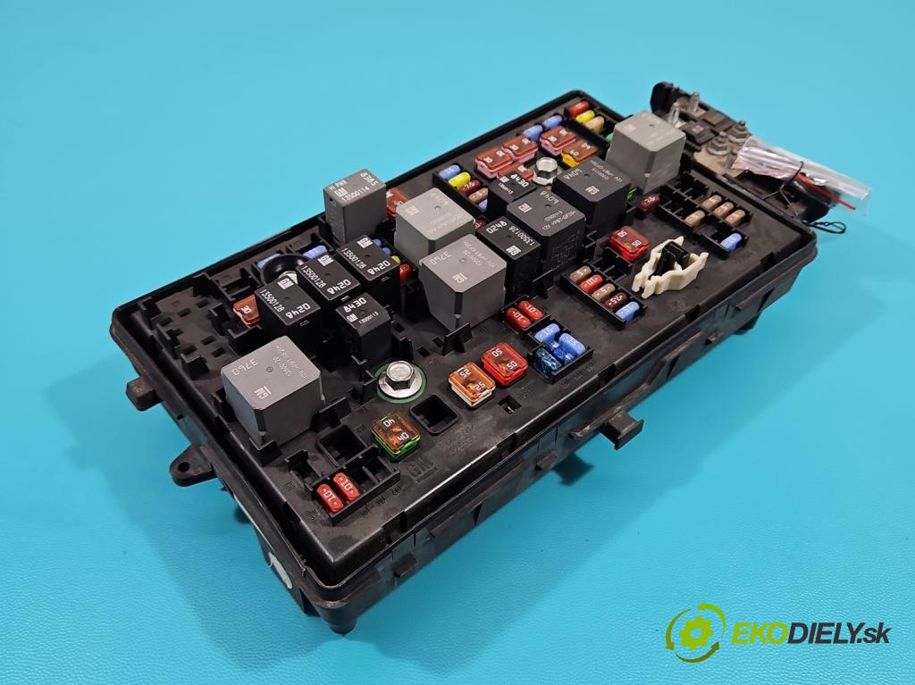 Opel Insignia A 2008-2017 2.0 cdti 160 hp manual 118 kW 1956 cm3 5- skříňka pojistková 13343479 (Pojistkové skříňky)