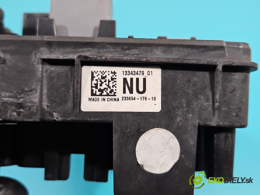 Opel Insignia A 2008-2017 2.0 cdti 160 hp manual 118 kW 1956 cm3 5- skříňka pojistková 13343479 (Pojistkové skříňky)