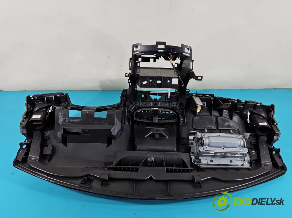 Renault Clio III 2005-2012 1.5 dci 68 HP manual 50 kW 1461 cm3 5- kokpit,pristrojová doska rozdeľovacia