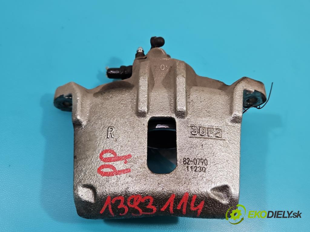 Toyota Yaris I 1999-2005 1.3 vvti 87 HP manual 64 kW 1298 cm3 5- brzdič predné pravý  (Ostatné)