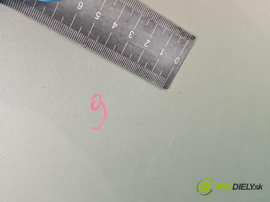 Peugeot 305 1.5 karburátor: 68 HP manual 50 kW 1472 cm3 5- kapota predná