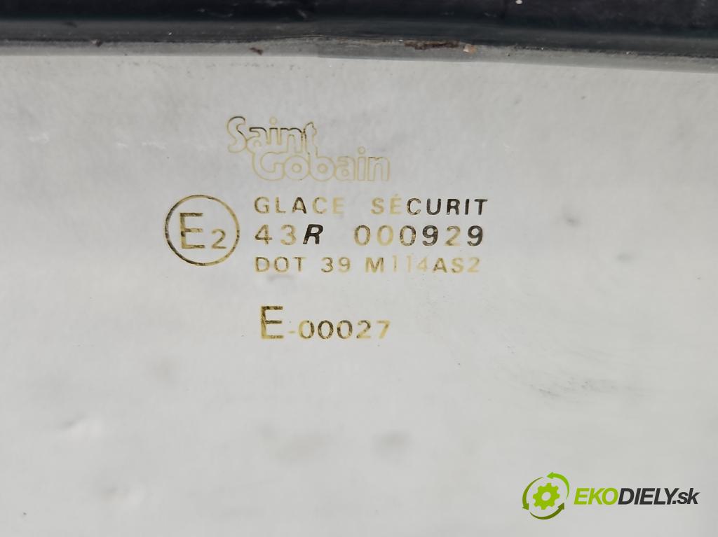 Peugeot 305 1.5 karburátor: 68 hp manual 50 kW 1472 cm3 5- sklo zadní  (Okna zadní)