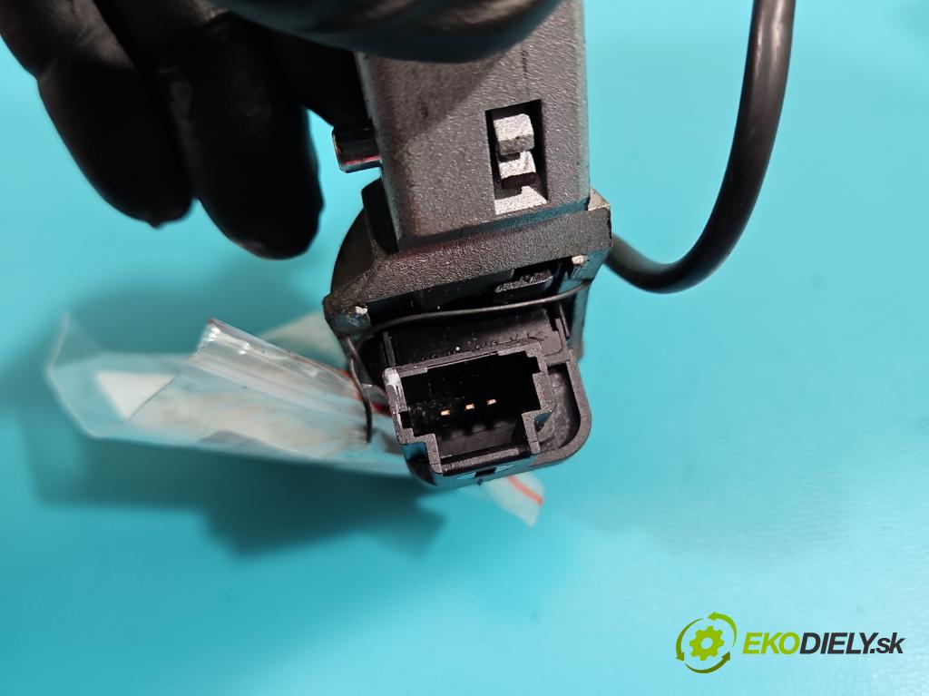 Citroen C5 I 2001-2008 2.0 hdi 136 HP manual 100 kW 1997 cm3 5- Spínačka  (Spínacie skrinky a kľúče)