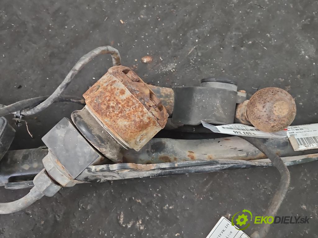 Vw Passat B7 2010-2014 1.4 TSI 150 hp automatic 110 kW 1390 cm3 5- oko tažné 3AA803880E (Tažná zařízení)