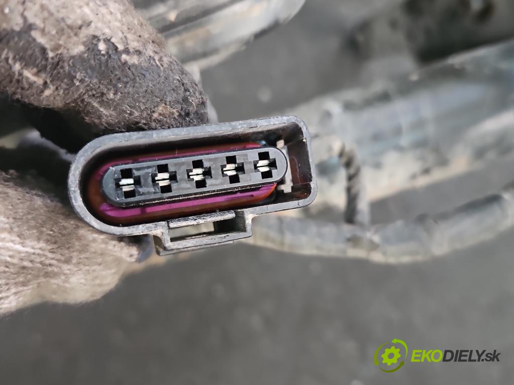 Vw Passat B7 2010-2014 1.4 TSI 150 hp automatic 110 kW 1390 cm3 5- oko tažné 3AA803880E (Tažná zařízení)