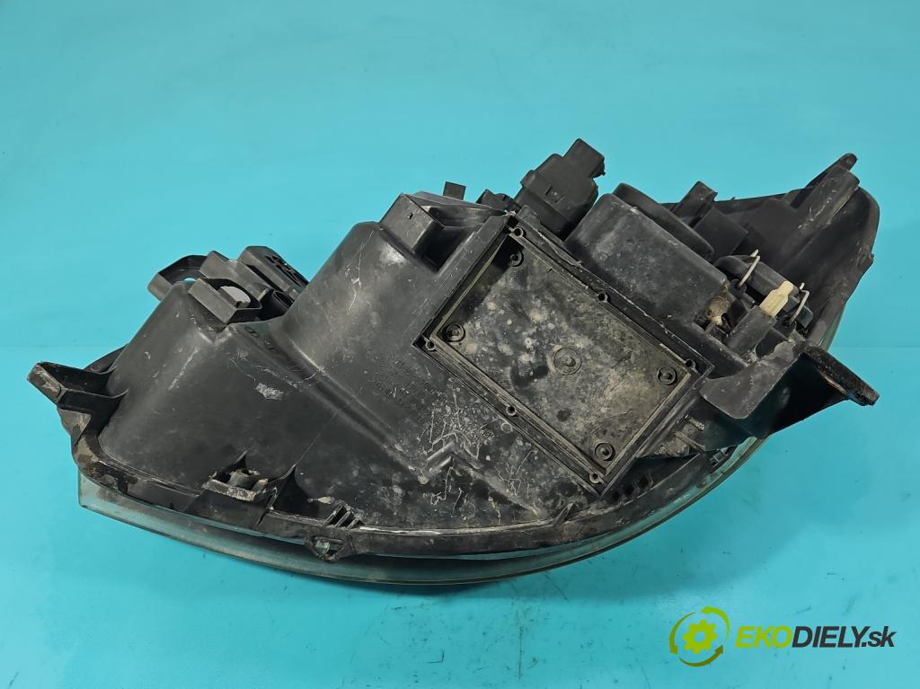 Renault Clio III 2005-2012 1.5 dci 68 HP manual 50 kW 1461 cm3 5- Reflektor: pravý 8200261612 (Pravé)