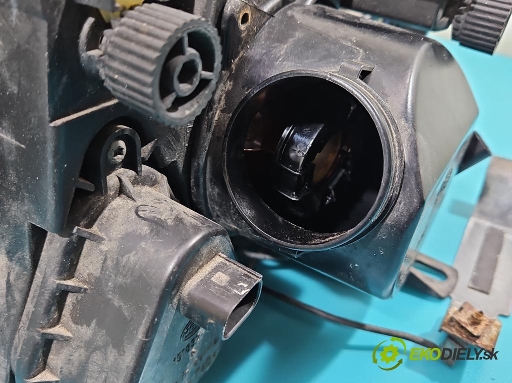 Bmw X5 E53 1999-2006 3.0d 184hp automatic 135 kW 2993 cm3 5- Reflektor: pravý (Pravé)