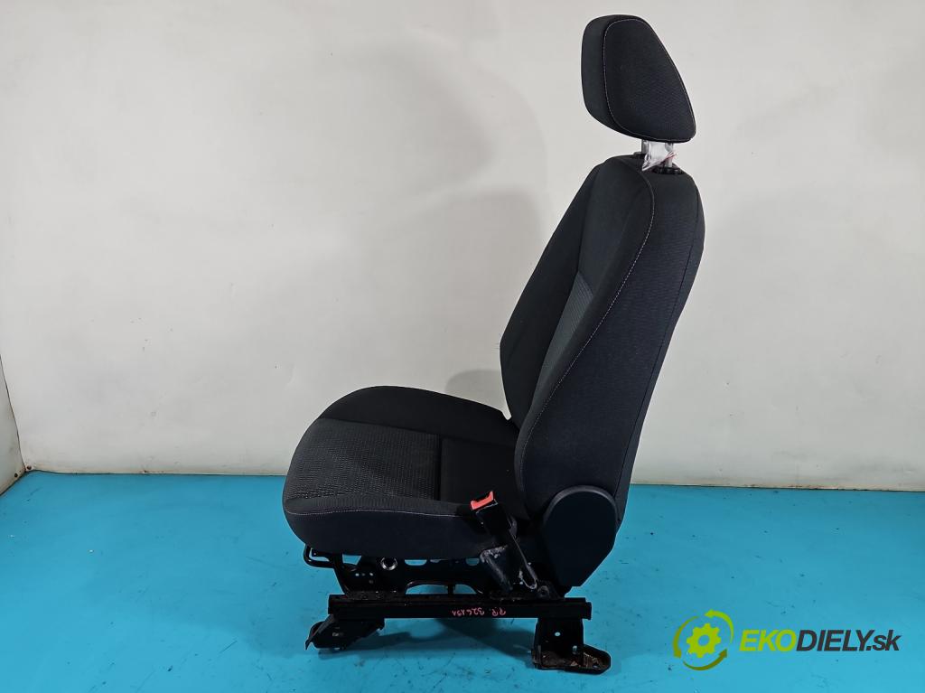 Ford C-Max II 2010-2019 1.0 125 HP manual 92 kW 998 cm3 5- Sedačka pravý  (Sedačky, sedadlá)
