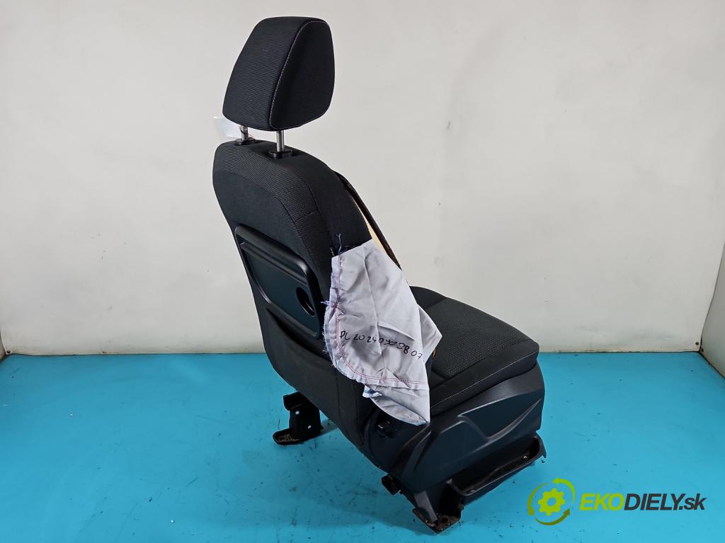 Ford C-Max II 2010-2019 1.0 125 HP manual 92 kW 998 cm3 5- Sedačka pravý  (Sedačky, sedadlá)