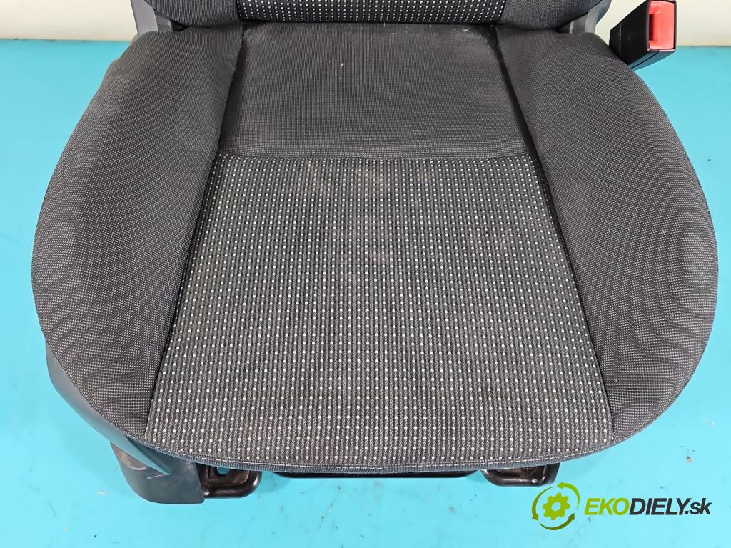 Ford C-Max II 2010-2019 1.0 125 HP manual 92 kW 998 cm3 5- Sedačka pravý  (Sedačky, sedadlá)
