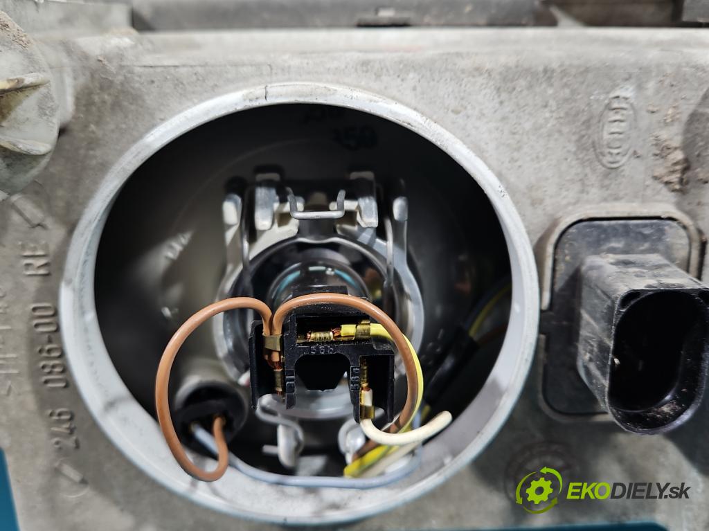 Skoda Octavia I 1996-2010 1.8 20V 125 HP manual 92 kW 1781 cm3 5- Reflektor: pravý  (Pravé)