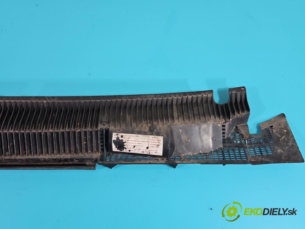 Peugeot 305 1.5 karburátor: 68 HP manual 50 kW 1472 cm3 5- torpédo  (Torpéda)