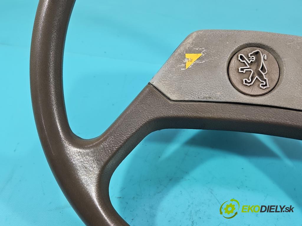 Peugeot 305 1.5 karburátor: 68 HP manual 50 kW 1472 cm3 5- volant  (Volanty)