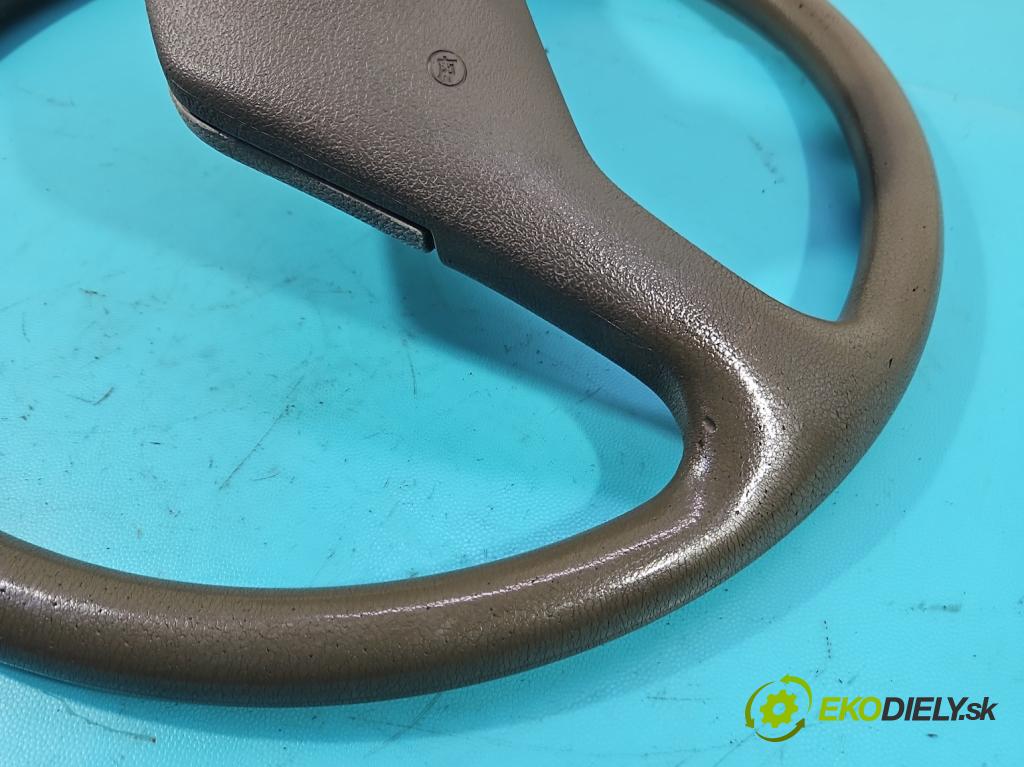 Peugeot 305 1.5 karburátor: 68 HP manual 50 kW 1472 cm3 5- volant  (Volanty)