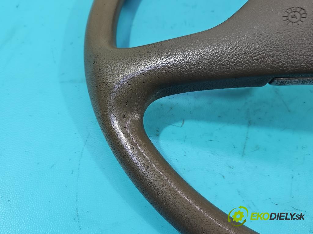 Peugeot 305 1.5 karburátor: 68 HP manual 50 kW 1472 cm3 5- volant  (Volanty)