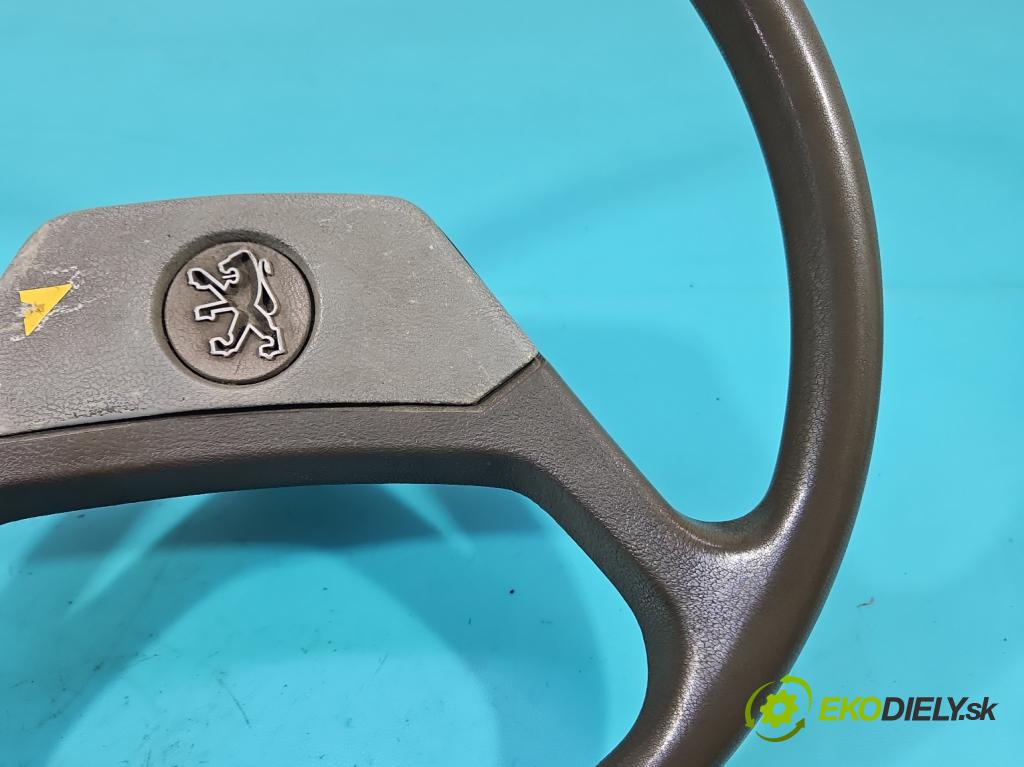 Peugeot 305 1.5 karburátor: 68 HP manual 50 kW 1472 cm3 5- volant  (Volanty)