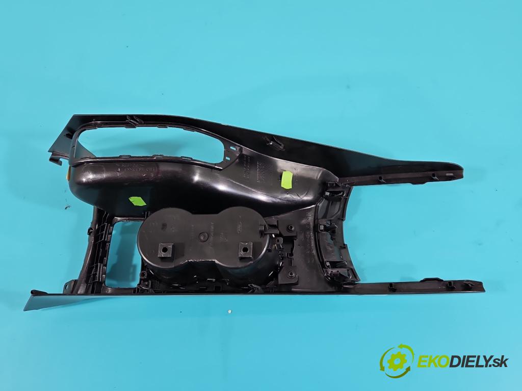 Ford C-Max II 2010-2019 1.0 125 HP manual 92 kW 998 cm3 5- Rukojeť: na nápoje:  (Úchyty, držiaky na nápoje)