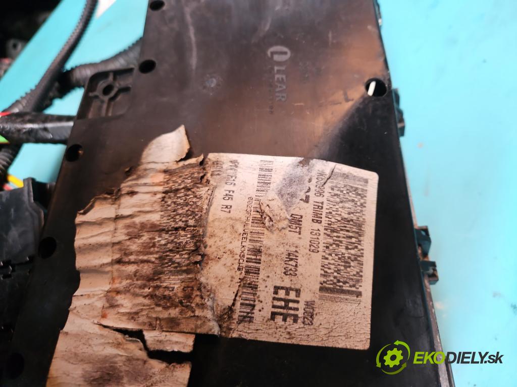 Ford C-Max II 2010-2019 1.0 125 hp manual 92 kW 998 cm3 5- skříňka pojistková DM5T-14K733 (Pojistkové skříňky)