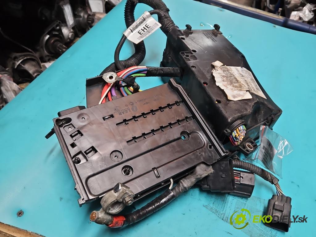 Ford C-Max II 2010-2019 1.0 125 hp manual 92 kW 998 cm3 5- skříňka pojistková DM5T-14K733 (Pojistkové skříňky)