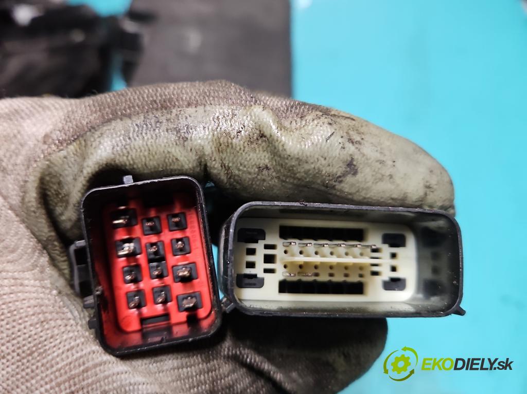 Ford C-Max II 2010-2019 1.0 125 hp manual 92 kW 998 cm3 5- skříňka pojistková DM5T-14K733 (Pojistkové skříňky)