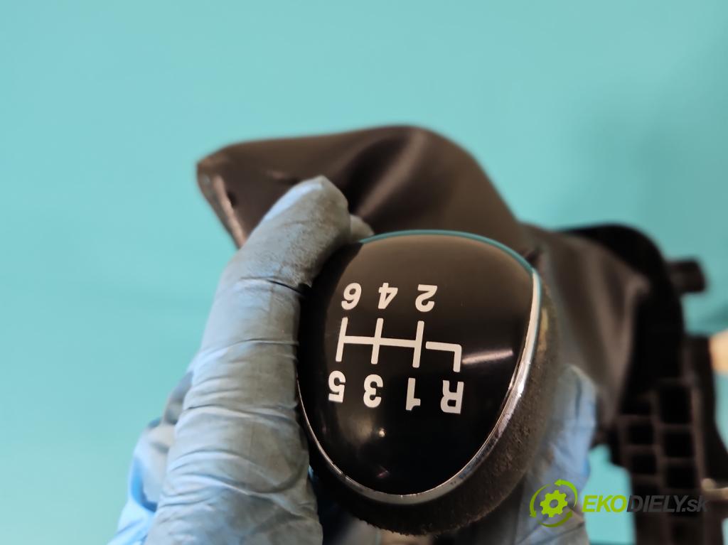 Ford C-Max II 2010-2019 1.0 125 HP manual 92 kW 998 cm3 5- Páka: Změny: stupeň,rýchlosť  (Rýchlostné páky / kulisy)