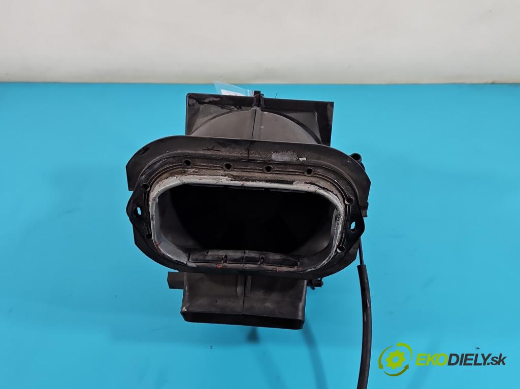 Peugeot 305 1.5 karburátor: 68 hp manual 50 kW 1472 cm3 5- radiátor  (Radiátory topení)